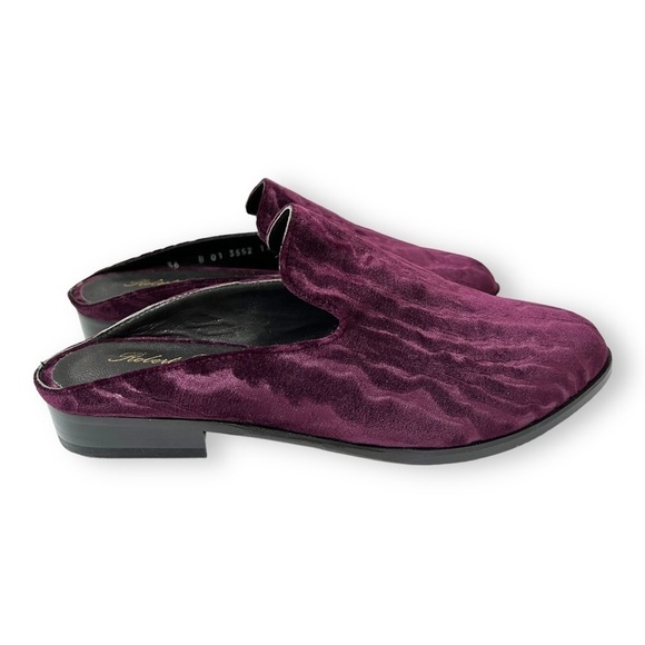 Robert Clergerie Alice Purple Plum Velvet Slip on Mules Sz 5.5 New w/ Box - Picture 3 of 15